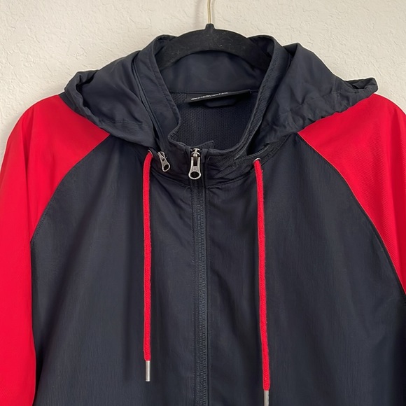 Under Armour Jacket. Size: Large - Picture 3 of 8